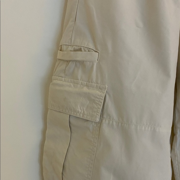GAP elastic waist tan cargo pants. Size extra small - Picture 11 of 11